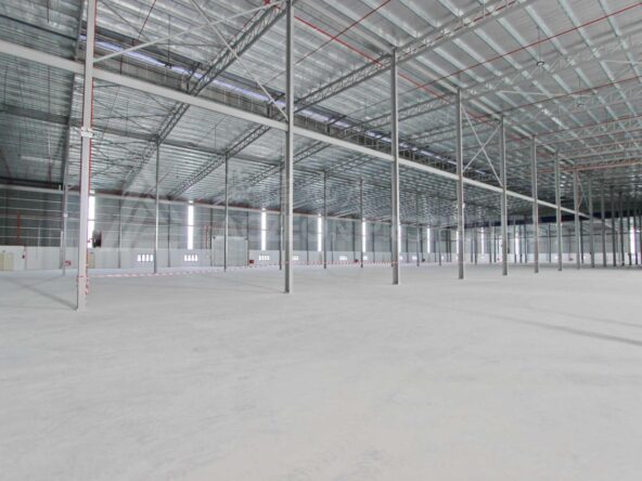 Pasir Gudang detached factory for rent near Pasir Gudang Port with 140,000 sq.ft. built-up area and 3,000 Amp power supply.