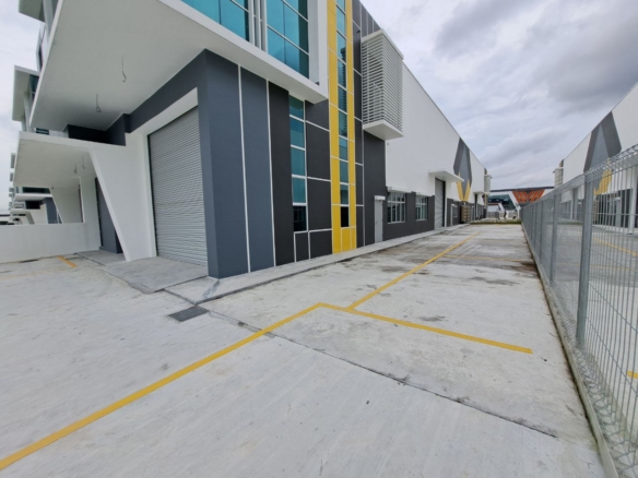 Desa Cemerlang Cluster Factory For Rent