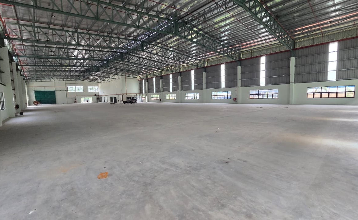 Kempas warehouse for rent near Kempas Toll with 21,485 sq.ft. built-up area and 400 Amp power supply