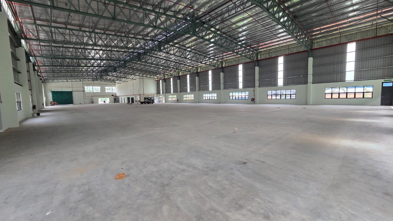 Kempas warehouse for rent near Kempas Toll with 21,485 sq.ft. built-up area and 400 Amp power supply
