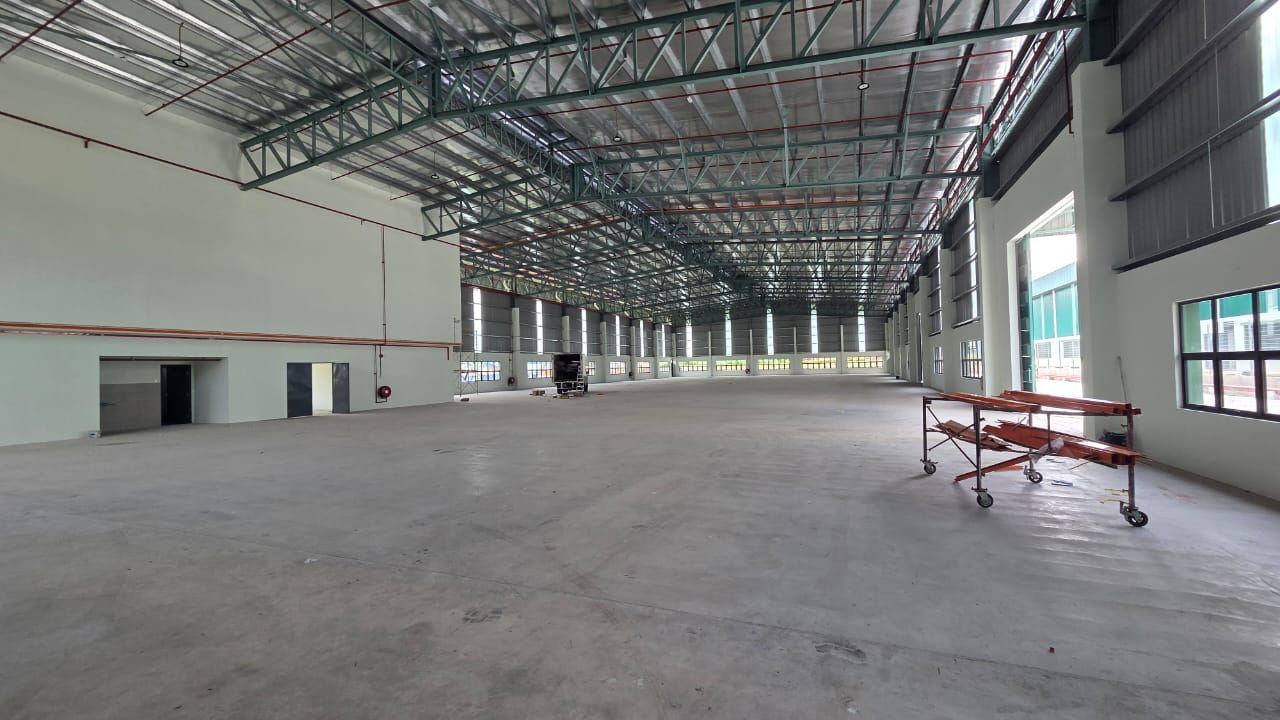 Kempas warehouse for rent near Kempas Toll with 21,485 sq.ft. built-up area and 400 Amp power supply