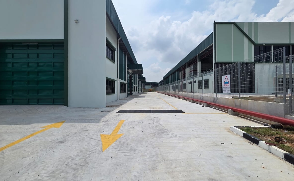 Kempas warehouse for rent near Kempas Toll with 21,485 sq.ft. built-up area and 400 Amp power supply