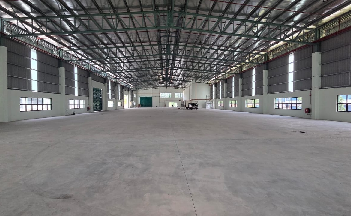Kempas warehouse for rent near Kempas Toll with 21,485 sq.ft. built-up area and 400 Amp power supply