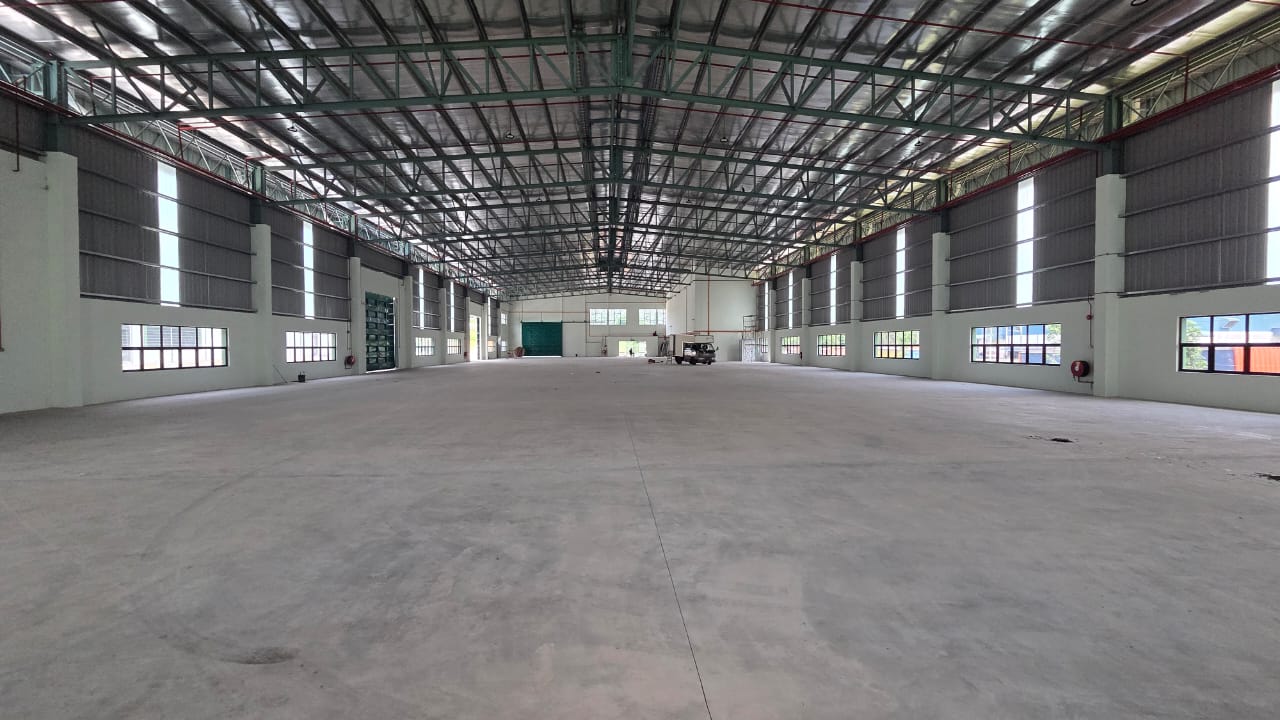 Kempas warehouse for rent near Kempas Toll with 21,485 sq.ft. built-up area and 400 Amp power supply