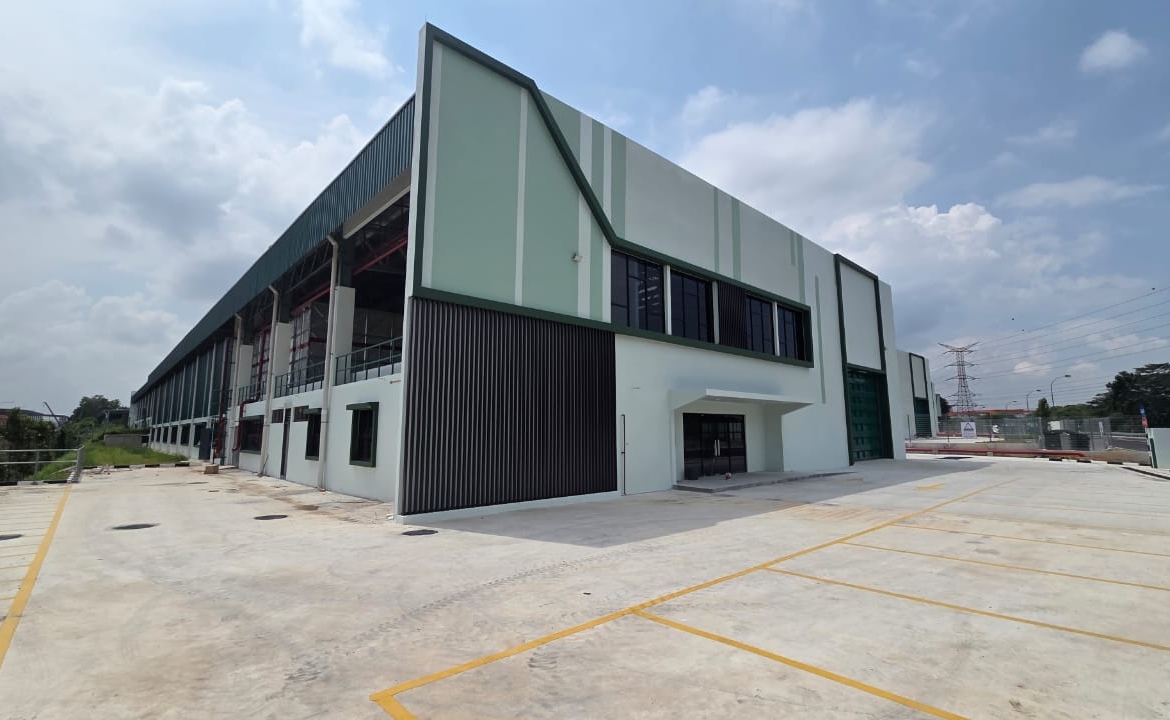 Kempas warehouse for rent near Kempas Toll with 21,485 sq.ft. built-up area and 400 Amp power supply