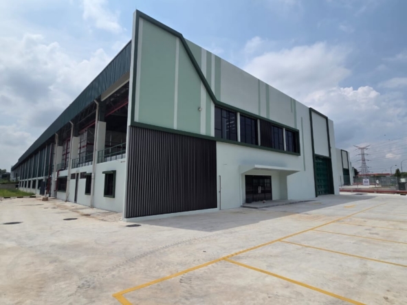Kempas warehouse for rent near Kempas Toll with 21,485 sq.ft. built-up area and 400 Amp power supply