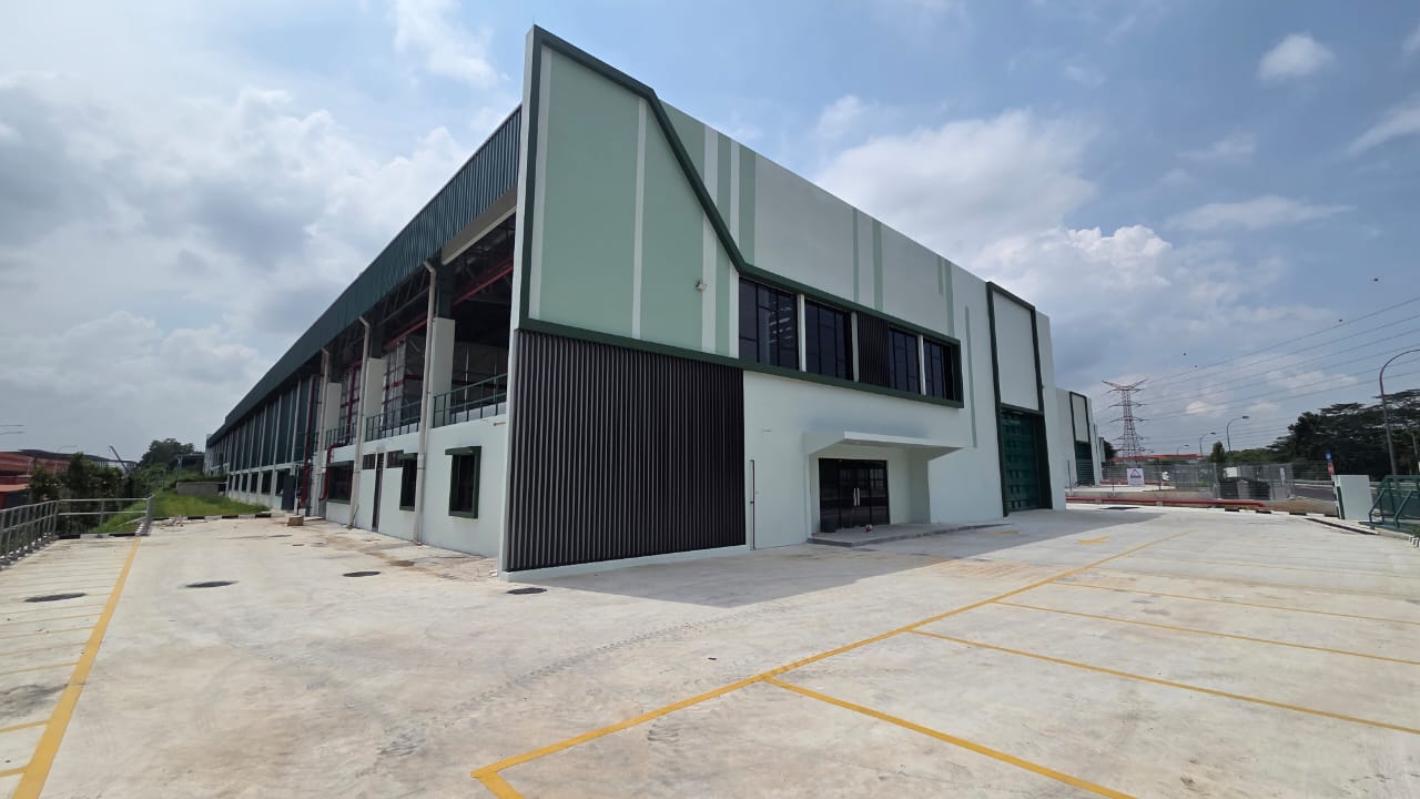 Kempas warehouse for rent near Kempas Toll with 21,485 sq.ft. built-up area and 400 Amp power supply
