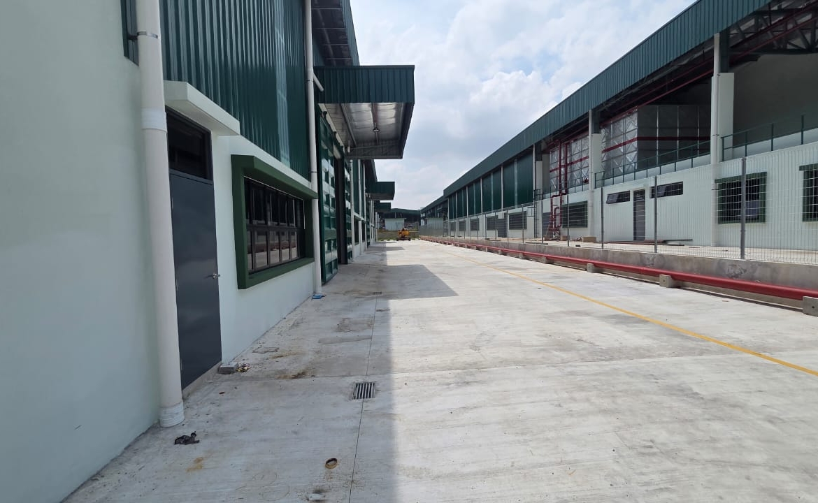 Kempas warehouse for rent near Kempas Toll with 21,485 sq.ft. built-up area and 400 Amp power supply