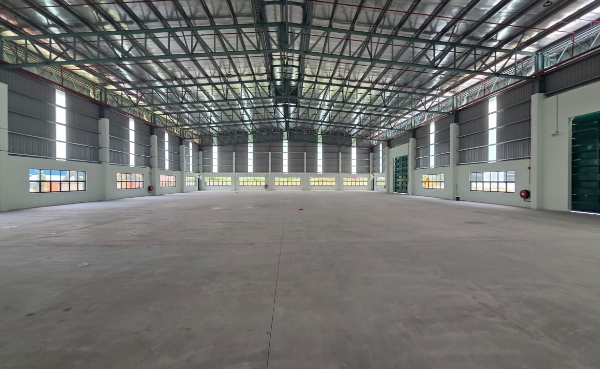 Kempas warehouse for rent near Kempas Toll with 21,485 sq.ft. built-up area and 400 Amp power supply