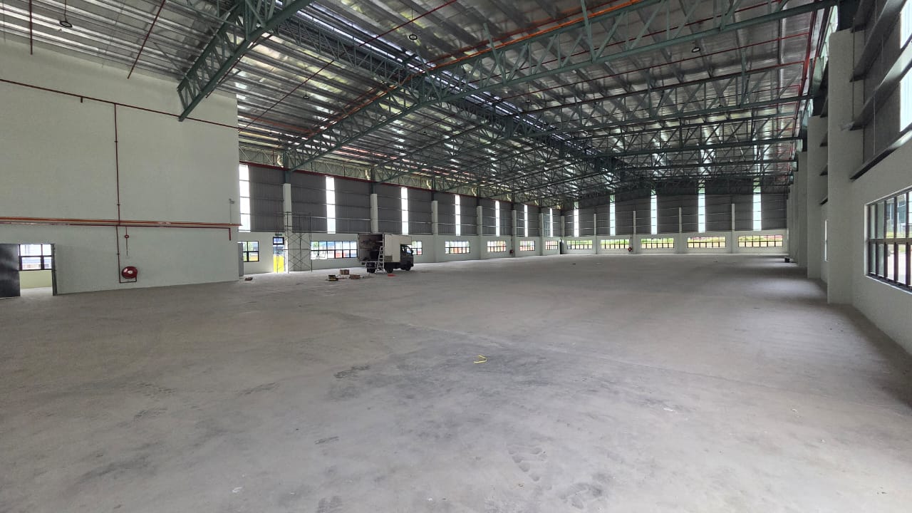 Kempas warehouse for rent near Kempas Toll with 21,485 sq.ft. built-up area and 400 Amp power supply