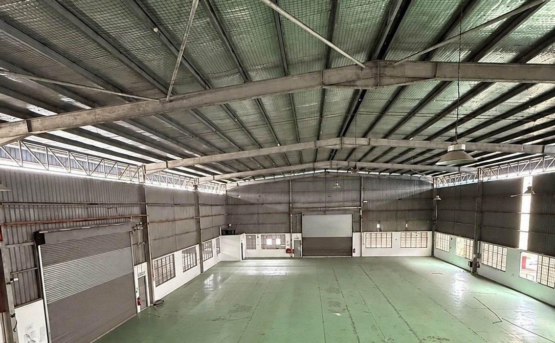aman Desa Idaman Senai corner detached factory for rent with 40,875 sq.ft. land area
