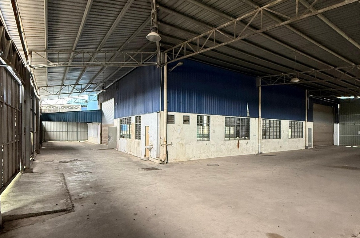 aman Desa Idaman Senai corner detached factory for rent with 40,875 sq.ft. land area