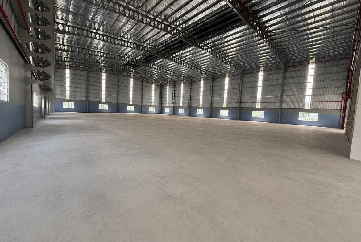 Senai Idaman detached factory for rent with 30,615 sq.ft. built-up area, 12-metre ceiling height and 1,200 Amp power supply.
