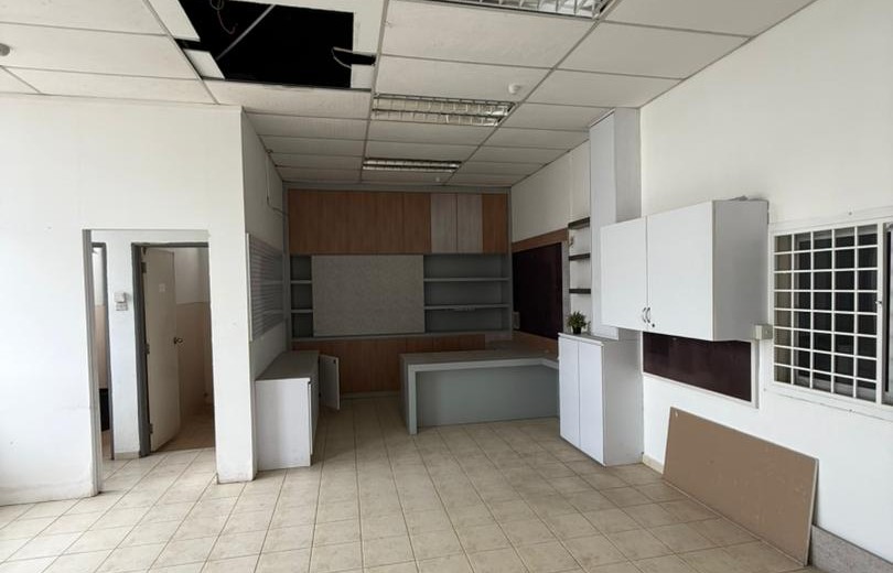 aman Desa Idaman Senai corner detached factory for rent with 40,875 sq.ft. land area