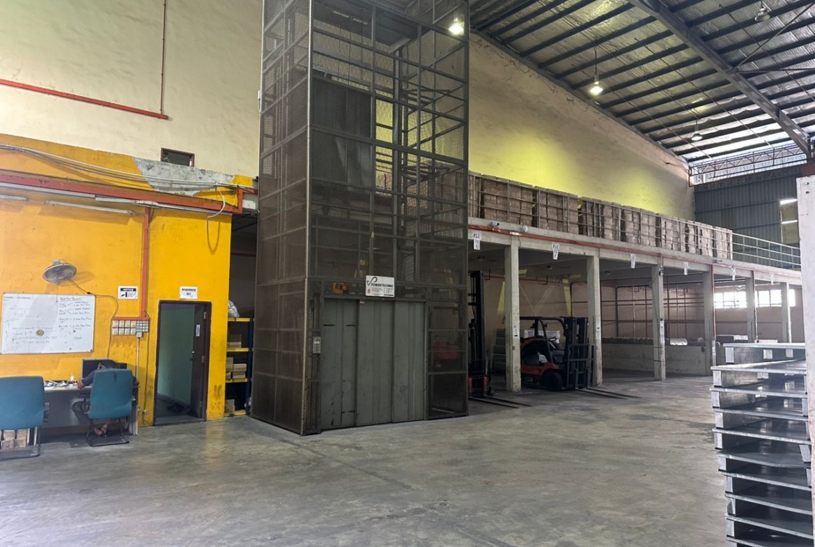 Permas Jaya 1.5-storey detached factory for sale or rent with 51,110 sq.ft. built-up area and 11.5-metre ceiling height.