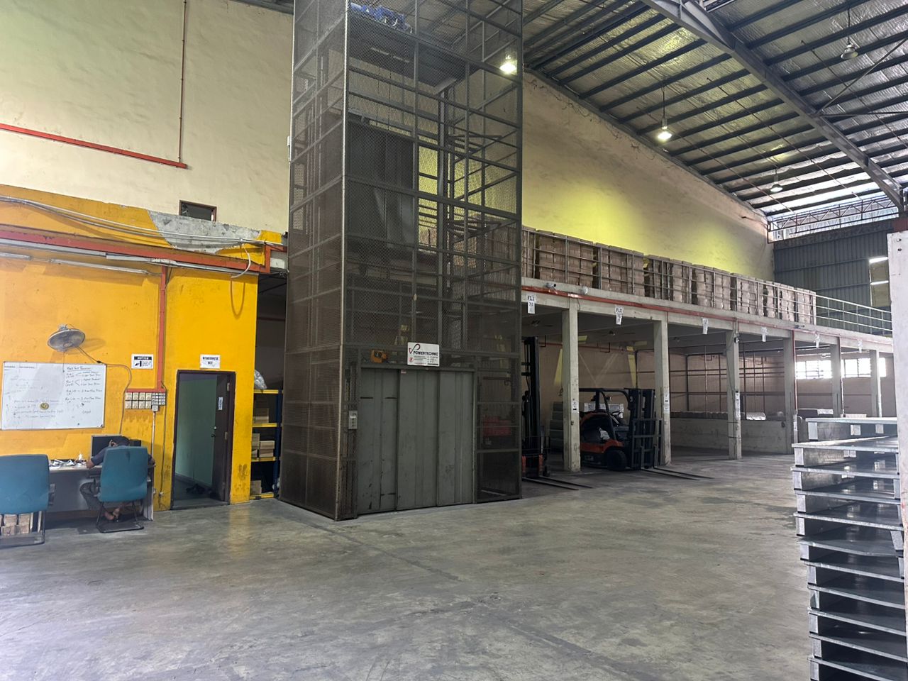 Permas Jaya 1.5-storey detached factory for sale or rent with 51,110 sq.ft. built-up area and 11.5-metre ceiling height.